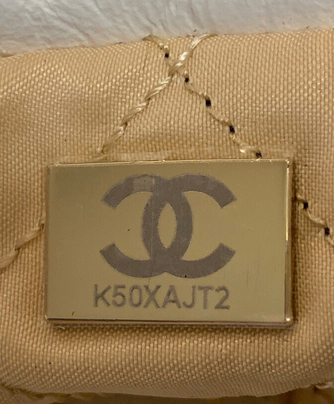 Chanel 22 Handbag AS3261 White
